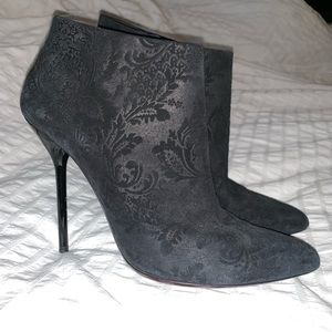 Velvet Gucci zip up heel booties size 38